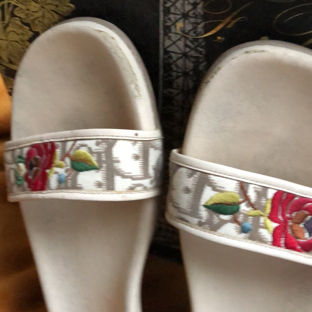 Women's Embroidered White Slide Sandals - Picture 6 of 9